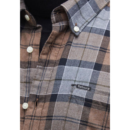 Shirt by Barbour for men in cotton beige showcases a sharp silhouette, elegantly detailed with a sharp button-down-collar neckline and sharp .