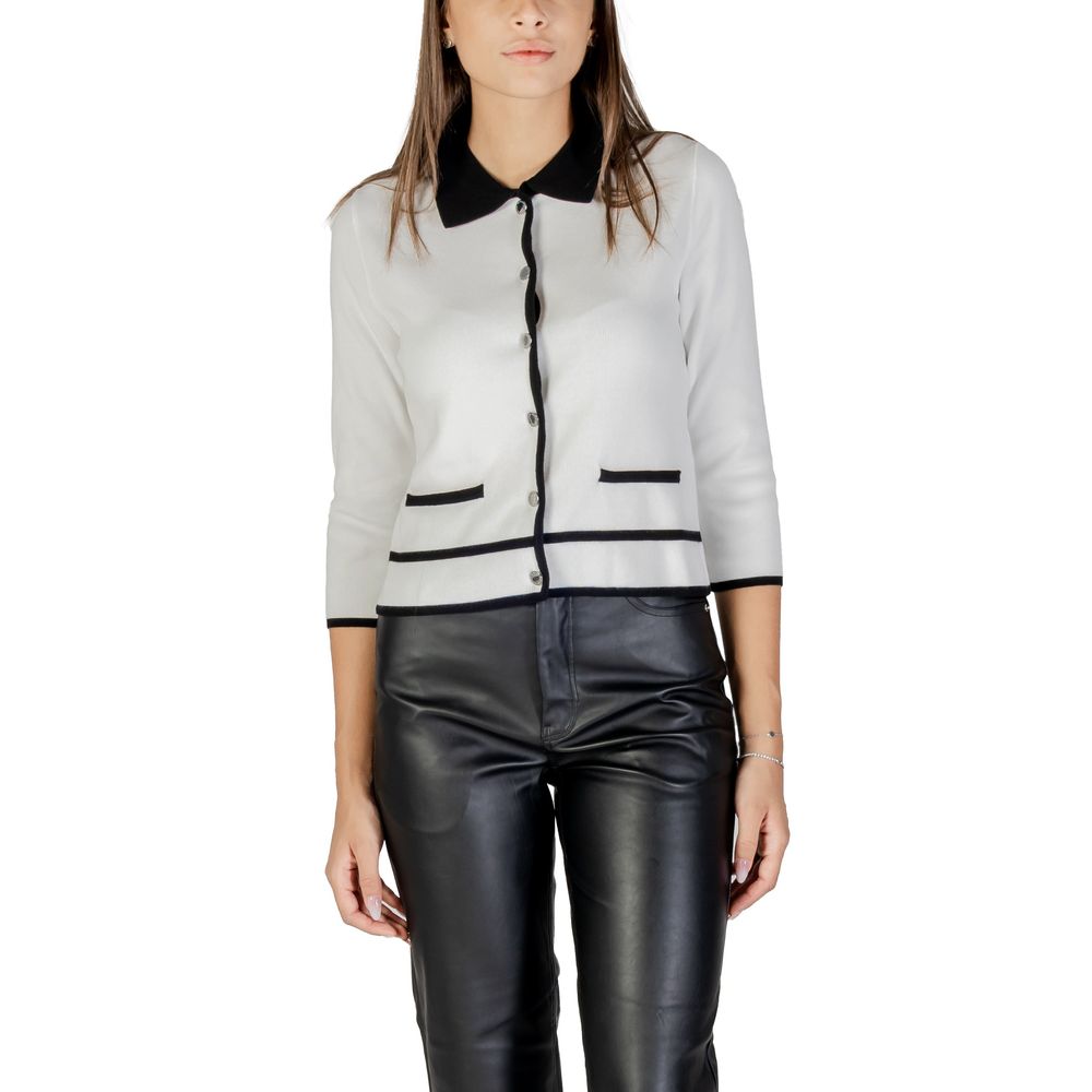 Sweatshirt by Morgan De Toi for women in polyamide viscose black & white features an magnificent silhouette, showcasing a sophisticated and short-sleeve detail for a truly magnificent finish.