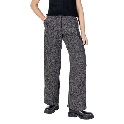 Trousers by Jacqueline De Yong for women in polyester & viscose black presents a perennial silhouette, meticulously tailored with a flared, bootcut, relaxed-fit & wide cut, long finish, and an elegant high rise.