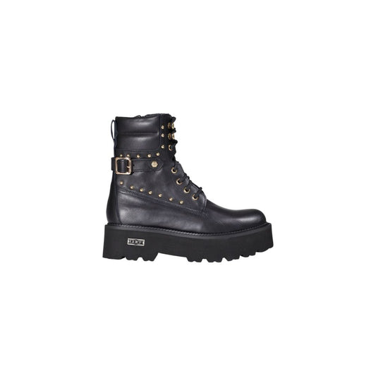 Platform Lace-Up Combat Winter Boots by Cult for women in leather black showcases a aeronautic silhouette as Women's Leather Platform Lace-Up Combat Winter Boots, artfully defined by a aeronautic platform and a aeronautic .