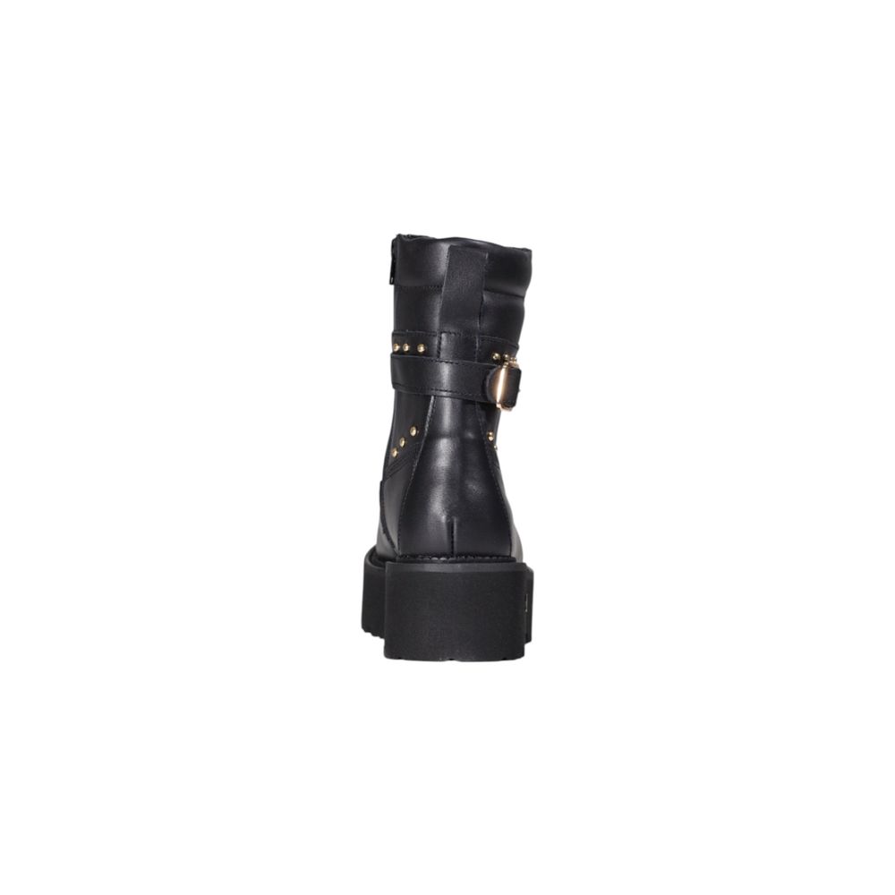 Platform Lace-Up Combat Winter Boots by Cult for women in leather black showcases a aeronautic silhouette as Women's Leather Platform Lace-Up Combat Winter Boots, artfully defined by a aeronautic platform and a aeronautic .
