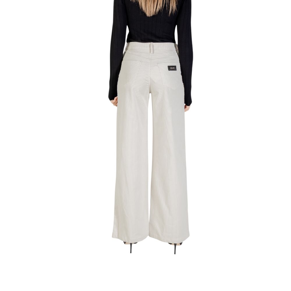 Trousers by Liu Jo for women in stretch polyester cotton beige presents a perennial silhouette, meticulously tailored with a wide cut, long finish, and an elegant .