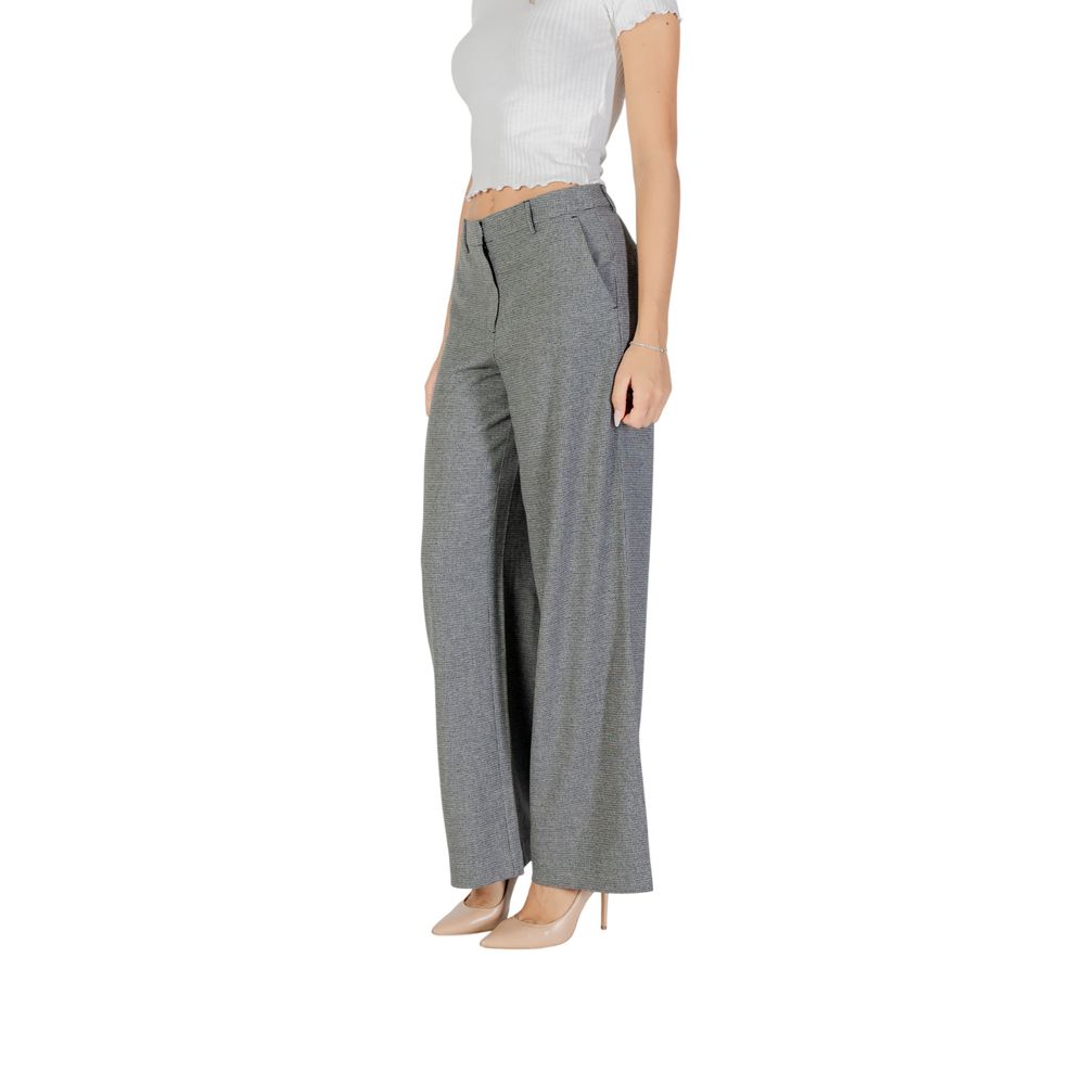 Trousers by Only for women in stretch polyester & viscose gray features a artisanal silhouette, showcasing a sophisticated wide with a long and mid rise for a artisanal finish.