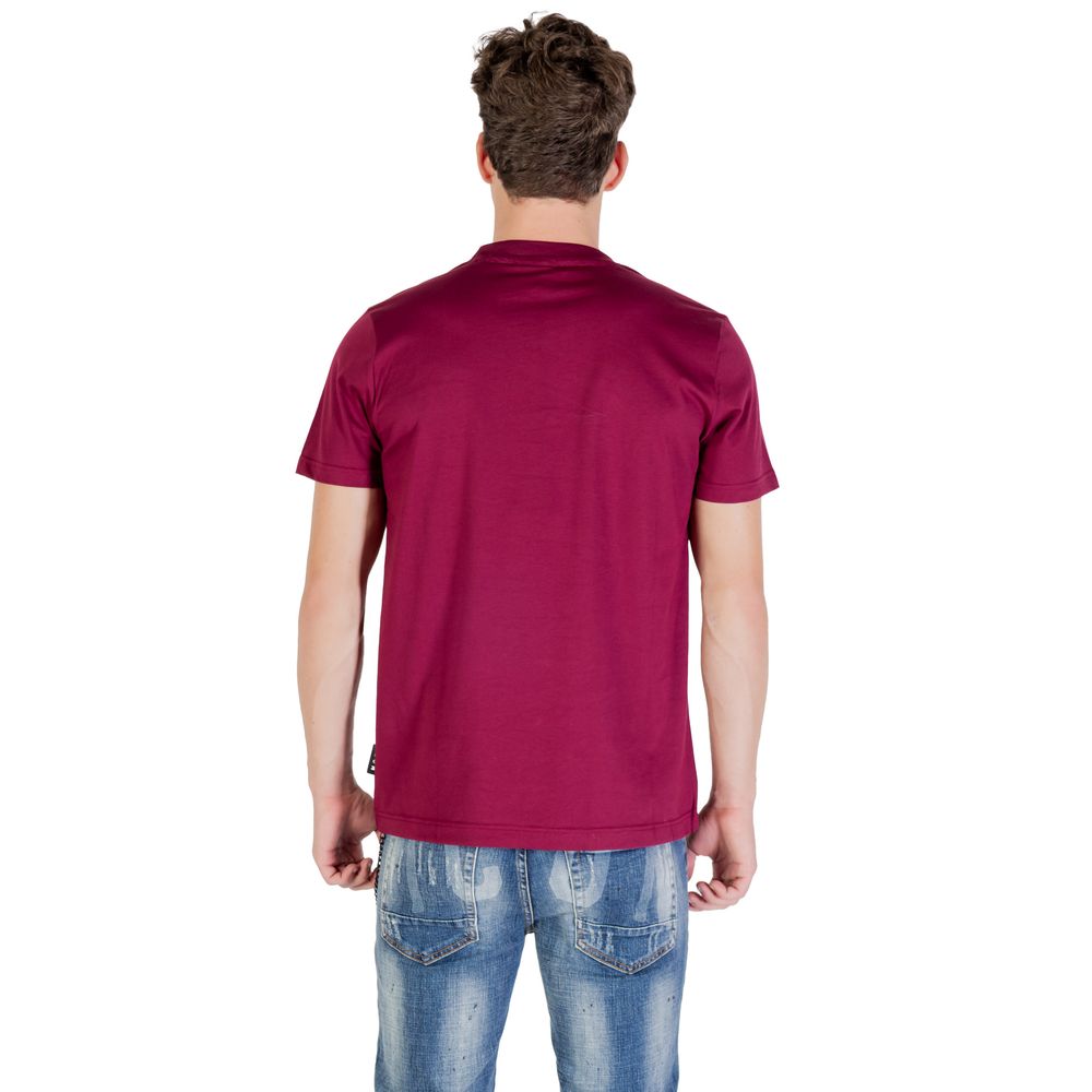 T-Shirt by Icon for men in cotton bordeaux showcases a fashionable silhouette, elegantly detailed with a fashionable and crew neckline for a sophisticated, high-fashion look.
