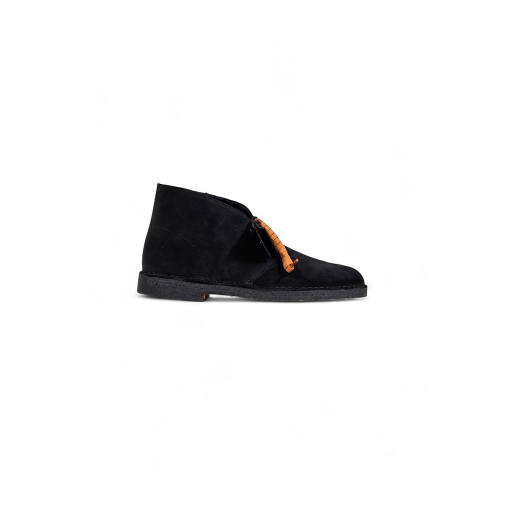 Lace-Up Ankle Chukka-Desert Boots by Clarks for men in suede leather & rubber black features an dynamic silhouette, showcasing the dynamic Men's Suede Leather & Rubber Lace-Up Ankle Chukka-Desert Boots design with its distinctive and elegant .