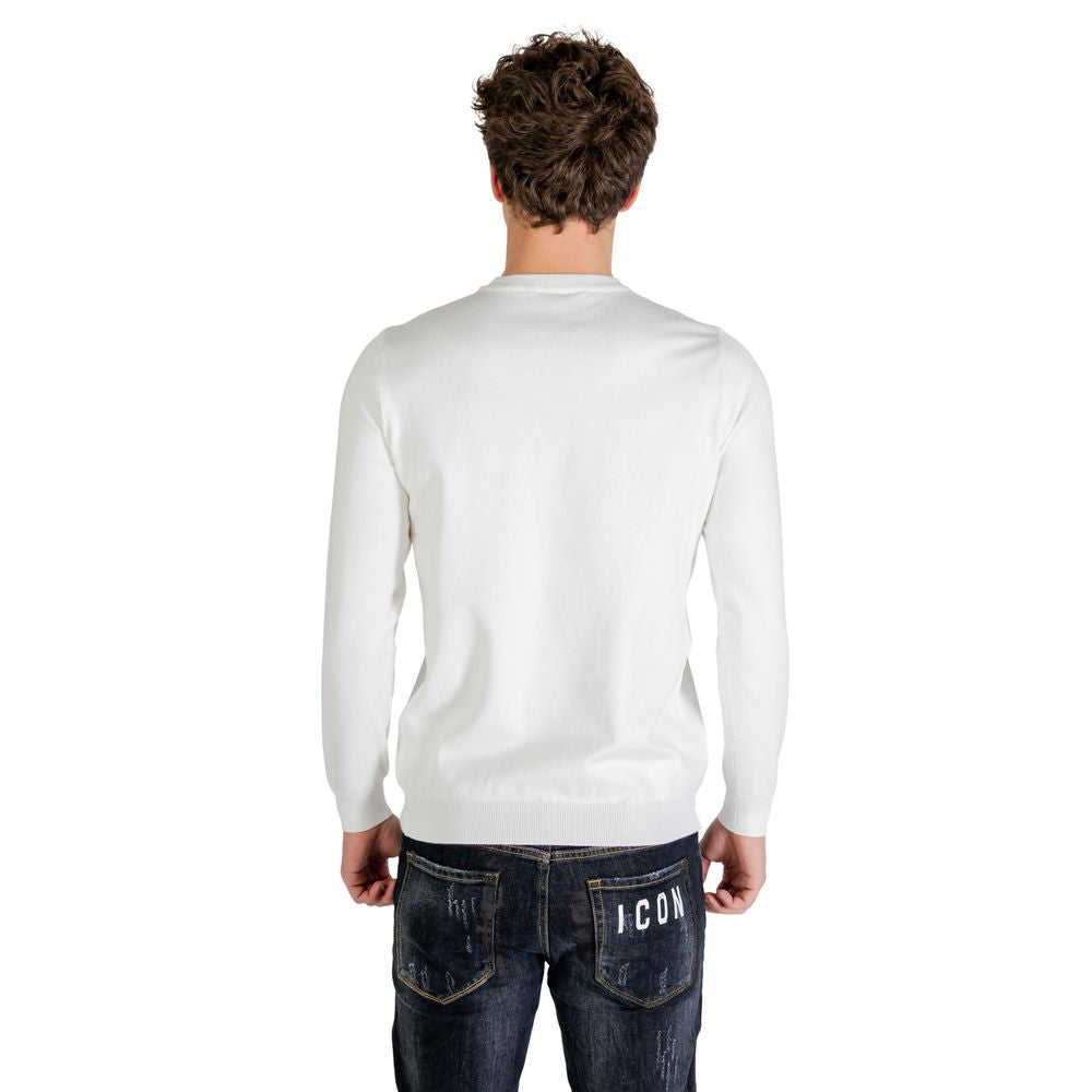 Sweatshirt by Icon for men in nylon & viscose white features an magnificent silhouette, showcasing a sophisticated crew neckline and detail for a truly magnificent finish.