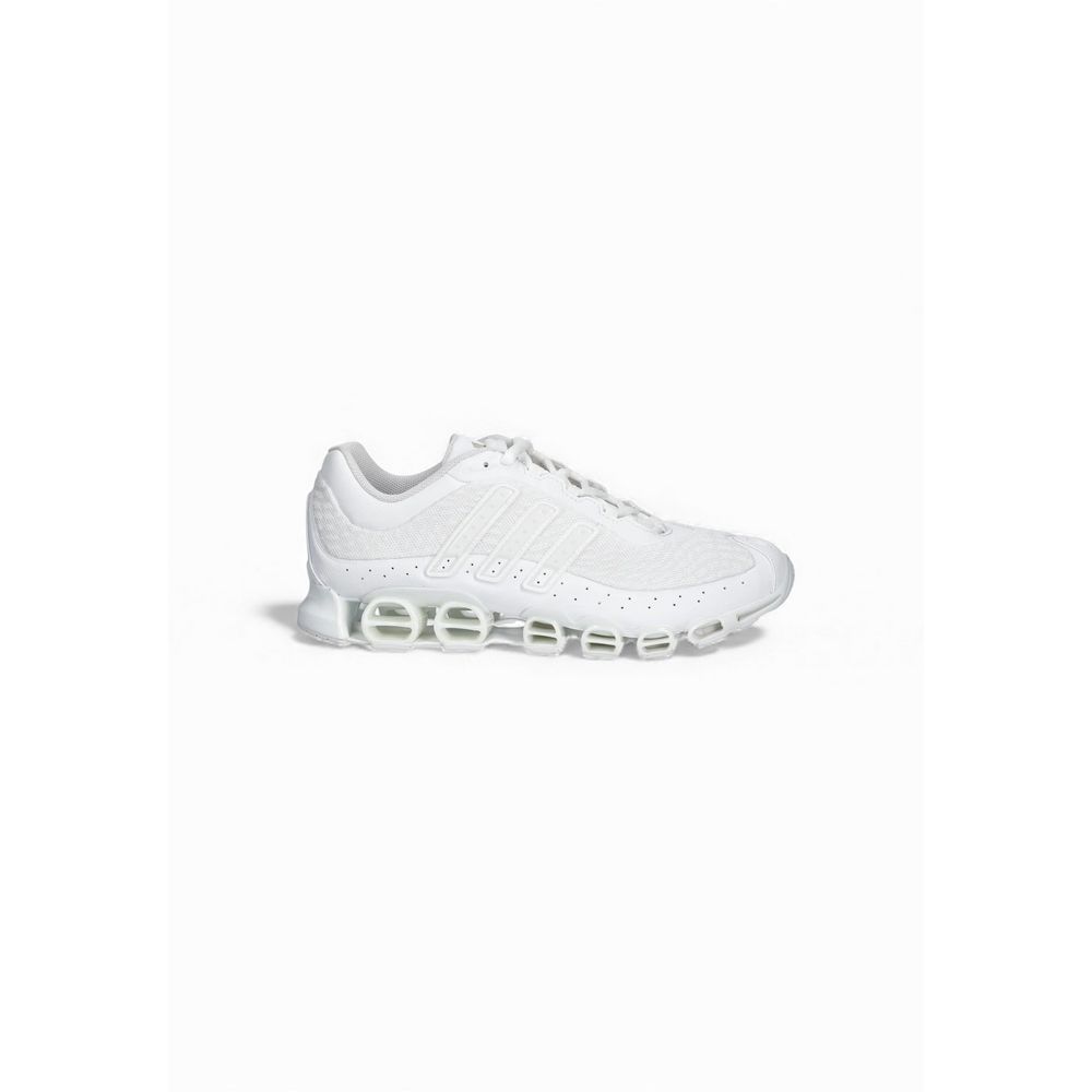 Sneakers by Adidas Originals for men in synthetic white & striped features an sumptuous silhouette, showcasing the premium Men's Lightweight Athletic Synthetic Sneakers in a sumptuous athletic style that offers a sumptuous finish for refined style.