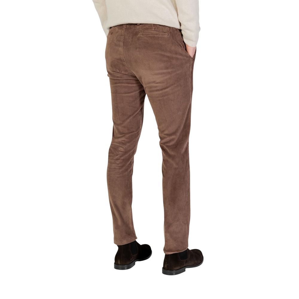 Trousers by Borghese for men in stretch cotton brown presents a smart silhouette, meticulously detailed with a smart slim, a smart long, and a smart .