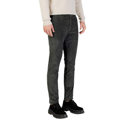 Trousers by Borghese for men in stretch cotton green features a sculptural silhouette, showcasing a sculptural slim and long with a sophisticated for a sculptural finish.