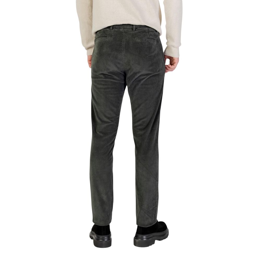 Trousers by Borghese for men in stretch cotton green presents a smart silhouette, meticulously detailed with a smart slim, a smart long, and a smart .