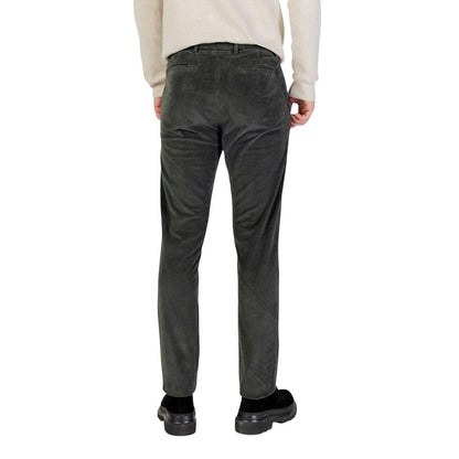Trousers by Borghese for men in stretch cotton green presents a smart silhouette, meticulously detailed with a smart slim, a smart long, and a smart .