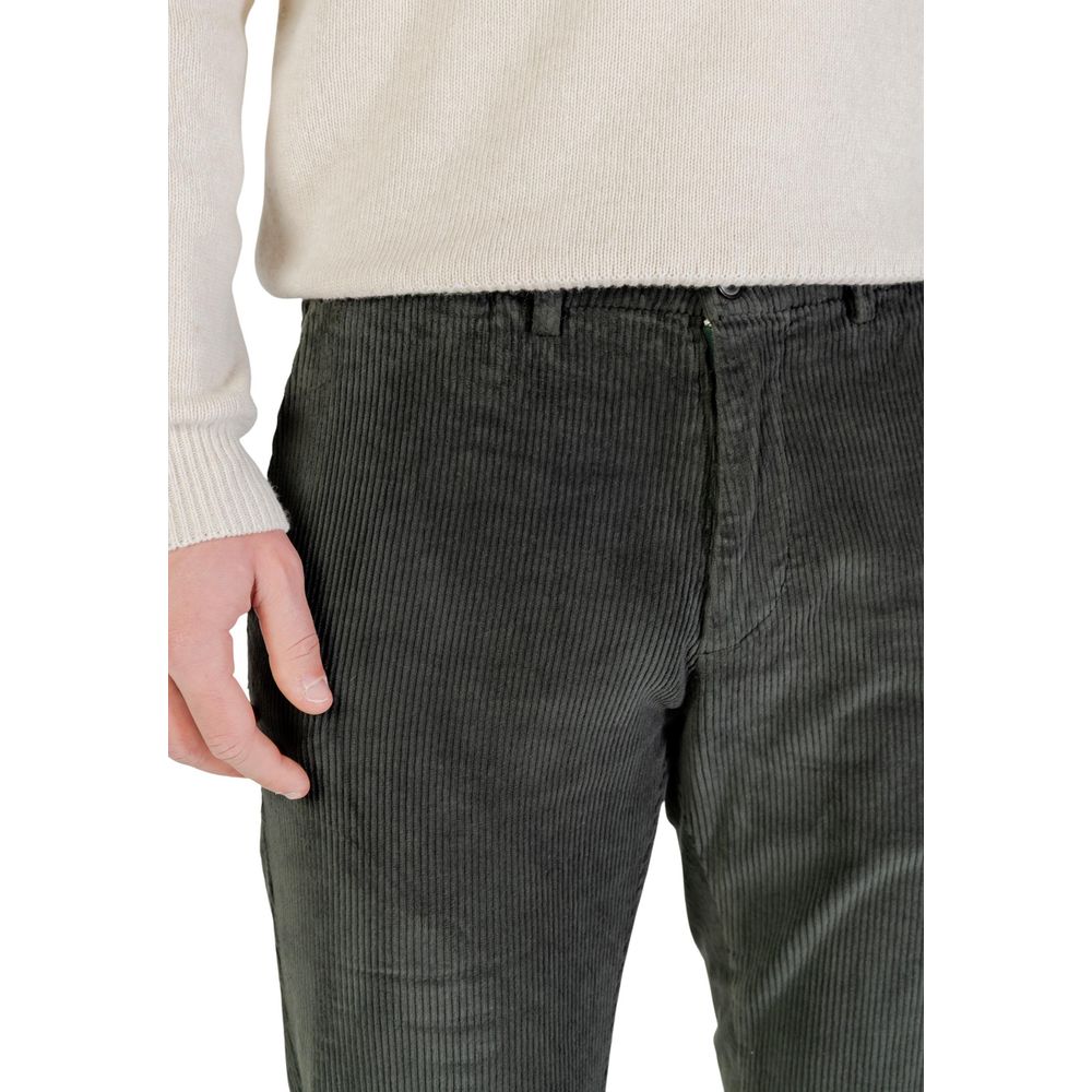 Trousers by Borghese for men in stretch cotton green features a artisanal silhouette, showcasing a sophisticated slim with a long and for a artisanal finish.