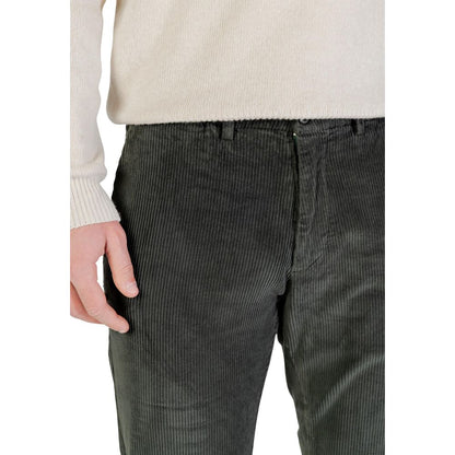 Trousers by Borghese for men in stretch cotton green features a artisanal silhouette, showcasing a sophisticated slim with a long and for a artisanal finish.