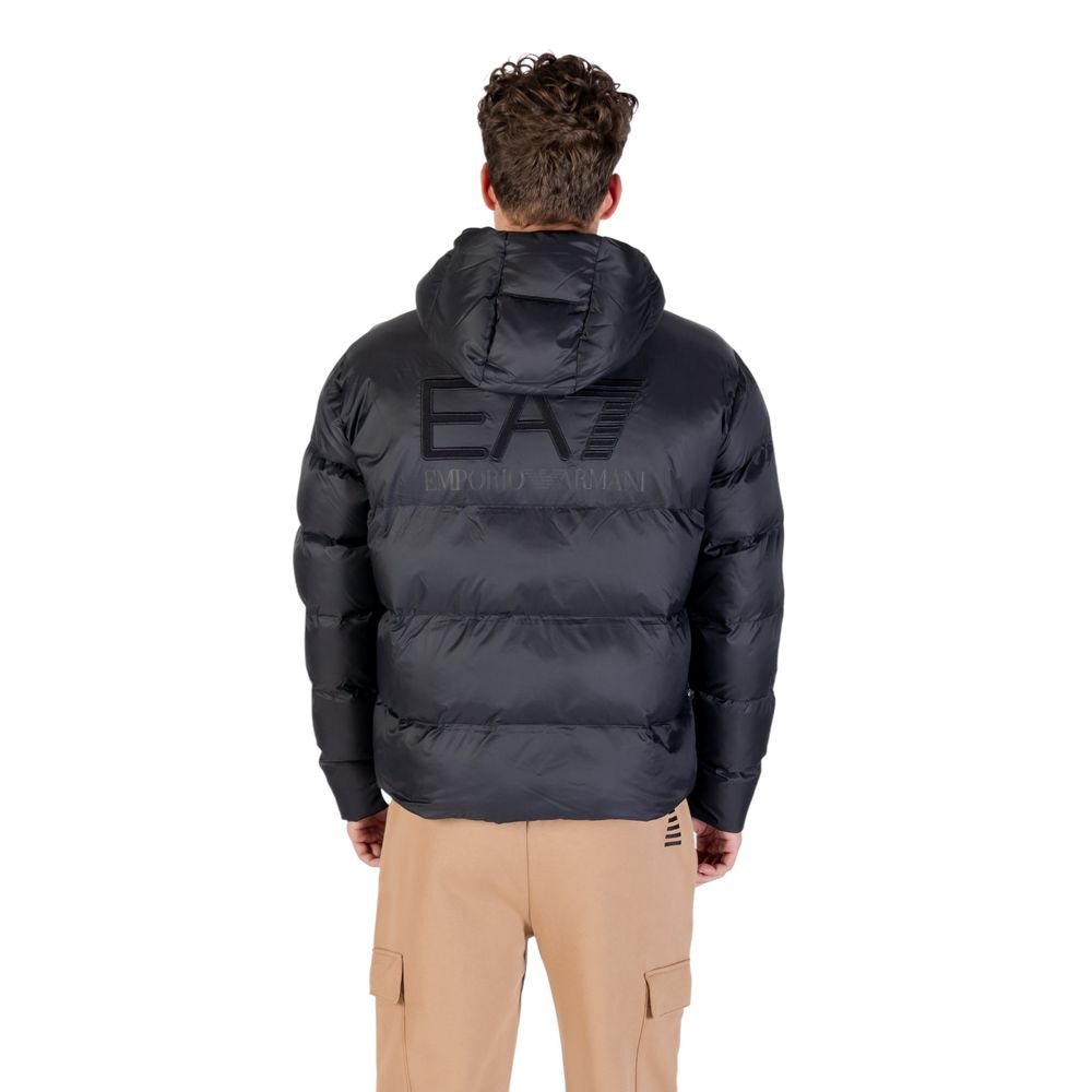 This Hooded Bomber Jacket by EA7 Emporio Armani for men in polyamide black exhibits a edgy silhouette, meticulously detailed with functional hooded & insulated and a edgy hooded neckline for a edgy finish.