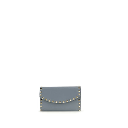Cardholder Wallet by Valentino Garavani for women in bos taurus calfskin leather blue presents a architectural silhouette from the Rockstud Bos Taurus Calfskin Leather Cardholder Wallet collection, showcasing architectural card-organization chain for a architectural finish.
