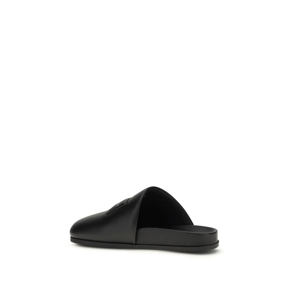 Flat Mule Mules Shoes by Givenchy for men in bos taurus calf & lambskin leather black & signature features an dynamic silhouette from the Men's Bos Taurus Calf & Lambskin Leather Flat Mule Mules Shoes collection, defined by a dynamic and flat for a dynamic look.