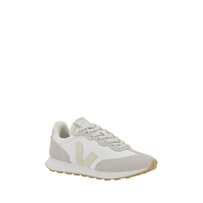 Athletic Sneakers by Veja for women in bos taurus calf leather white showcases an impeccable silhouette, defined by an impeccable athletic style design that perfectly captures the essence of the Women's Athletic Bos Taurus Calf Leather Sneakers.