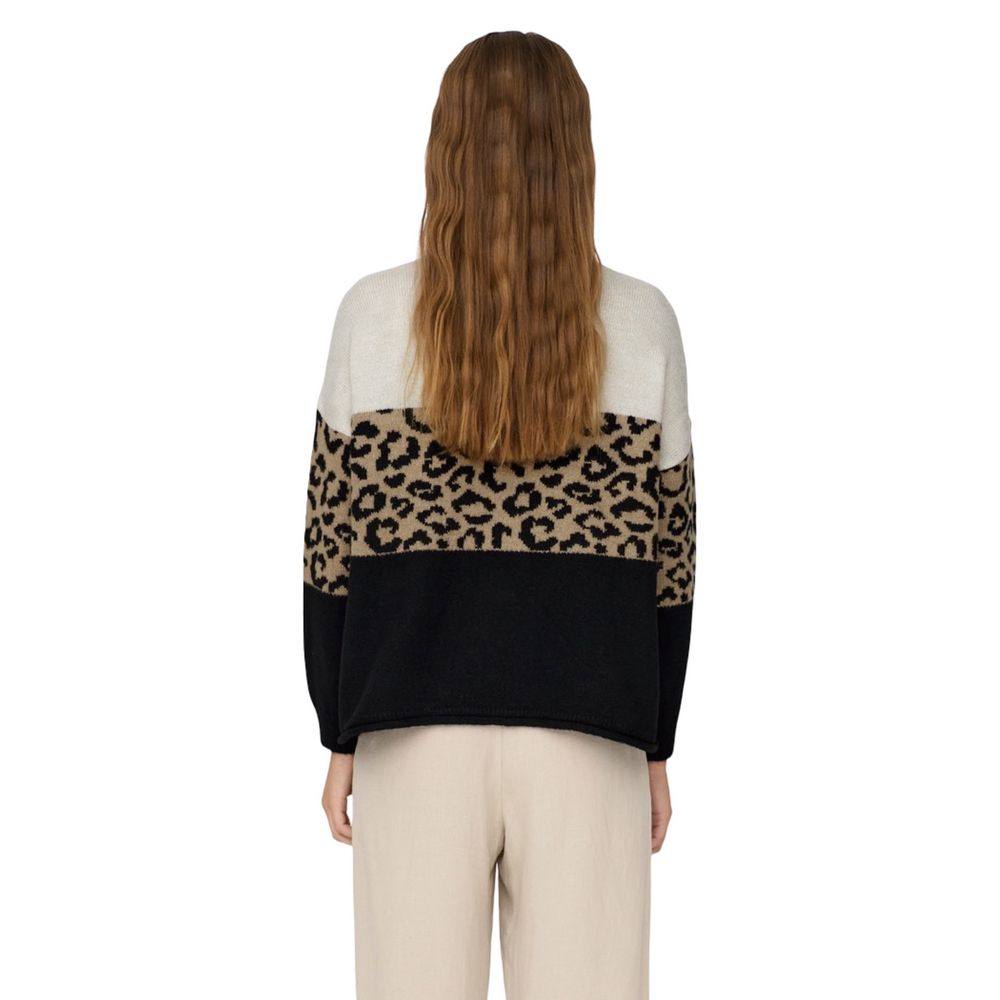 Sweatshirt by Only for women in marabou & polyester presents a smart casual silhouette, featuring a smart casual and for a sophisticated look.