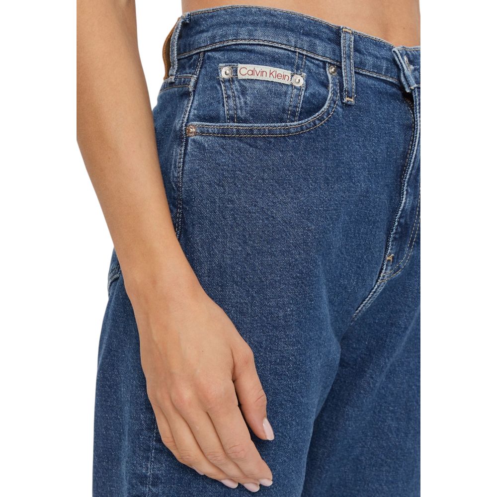 Jeans by Calvin Klein Jeans for women in stretch denim cotton blue features an refined tailoring silhouette, showcasing a premium skinny & slim with a and long cut for a refined tailoring look.