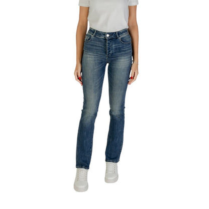 Jeans by Armani Exchange for women in stretch denim cotton blue features a refined silhouette with a refined skinny & slim, defined by a and a refined long for a refined finish.
