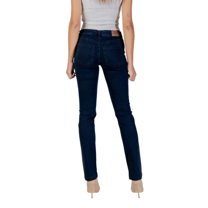 Jeans by Street One for women in stretch denim cotton blue features an sartorial skinny, regular-fit & slim and long with a cut for a sartorial finish.