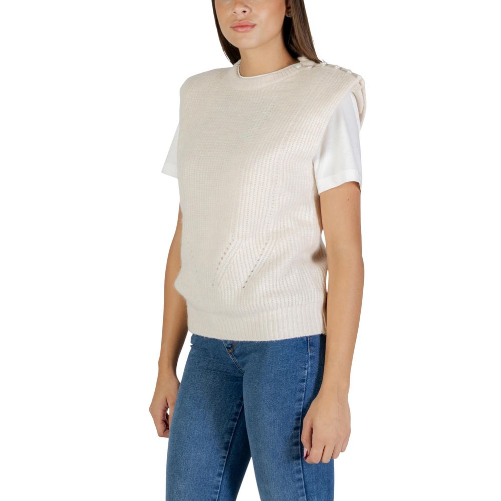 Sweater by ICHI for women in wool & polyester cream features an tactile silhouette, showcasing a sophisticated and tactile for a refined finish.