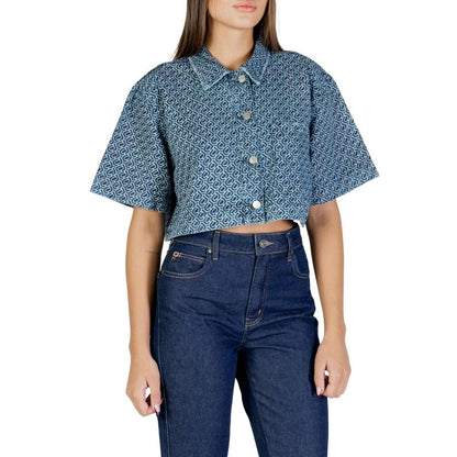 Shirt by Colcci for women in cotton blue showcases a sleek silhouette, elegantly detailed with a sleek and for a sleek finish.