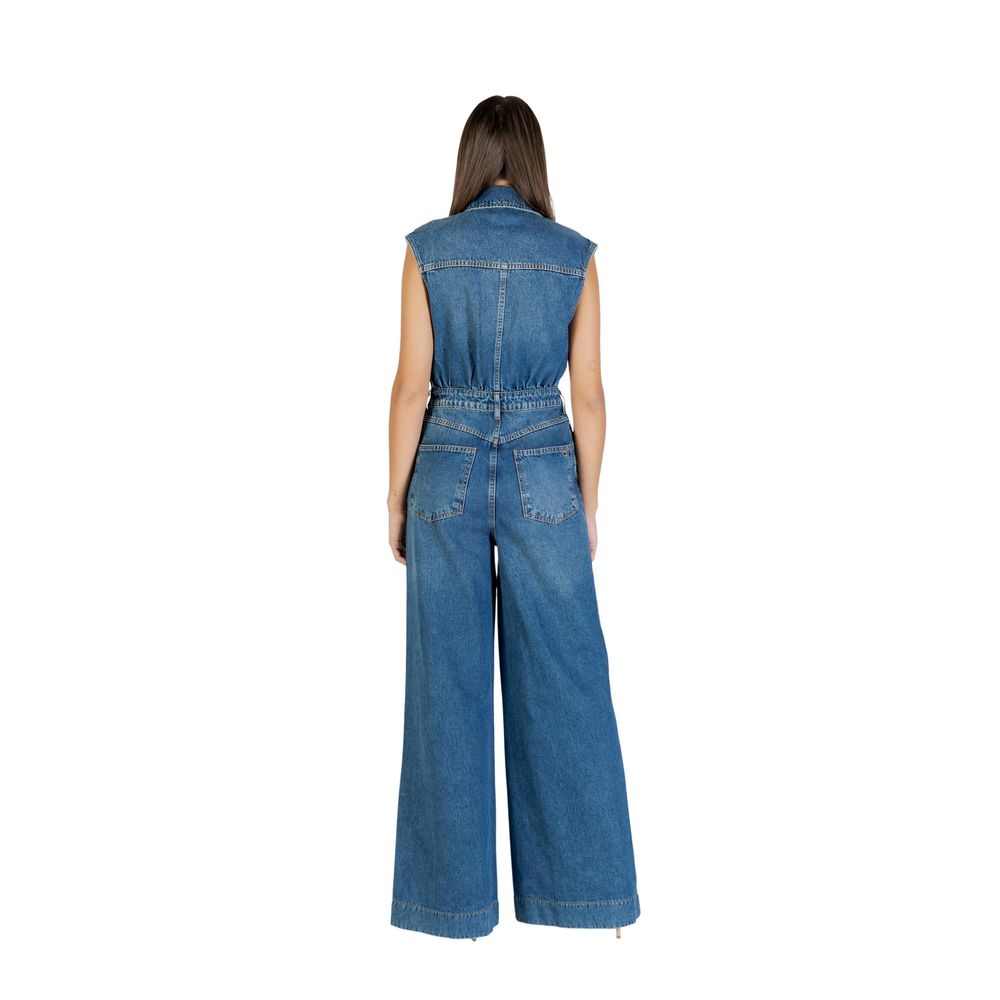 One-Piece by Colcci for women in cotton blue presents a mesmerising silhouette, showcasing a sophisticated and for a truly mesmerising finish.