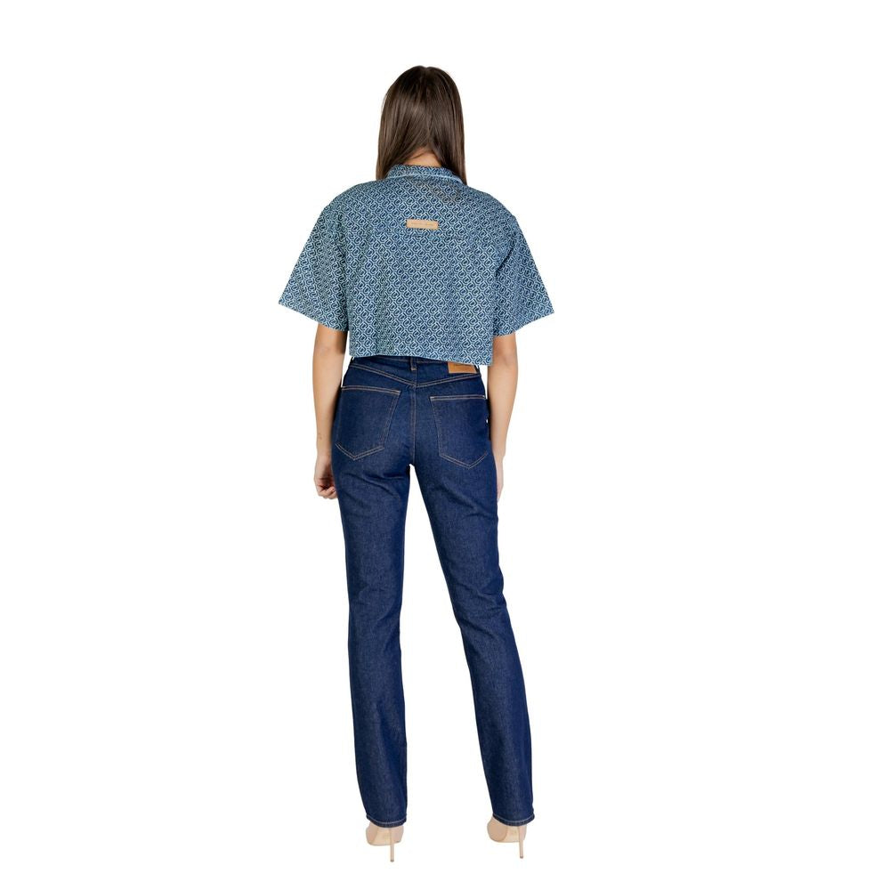 Shirt by Colcci for women in cotton blue showcases a sublime silhouette, artfully detailed with a sublime and for a sophisticated, sublime finish.