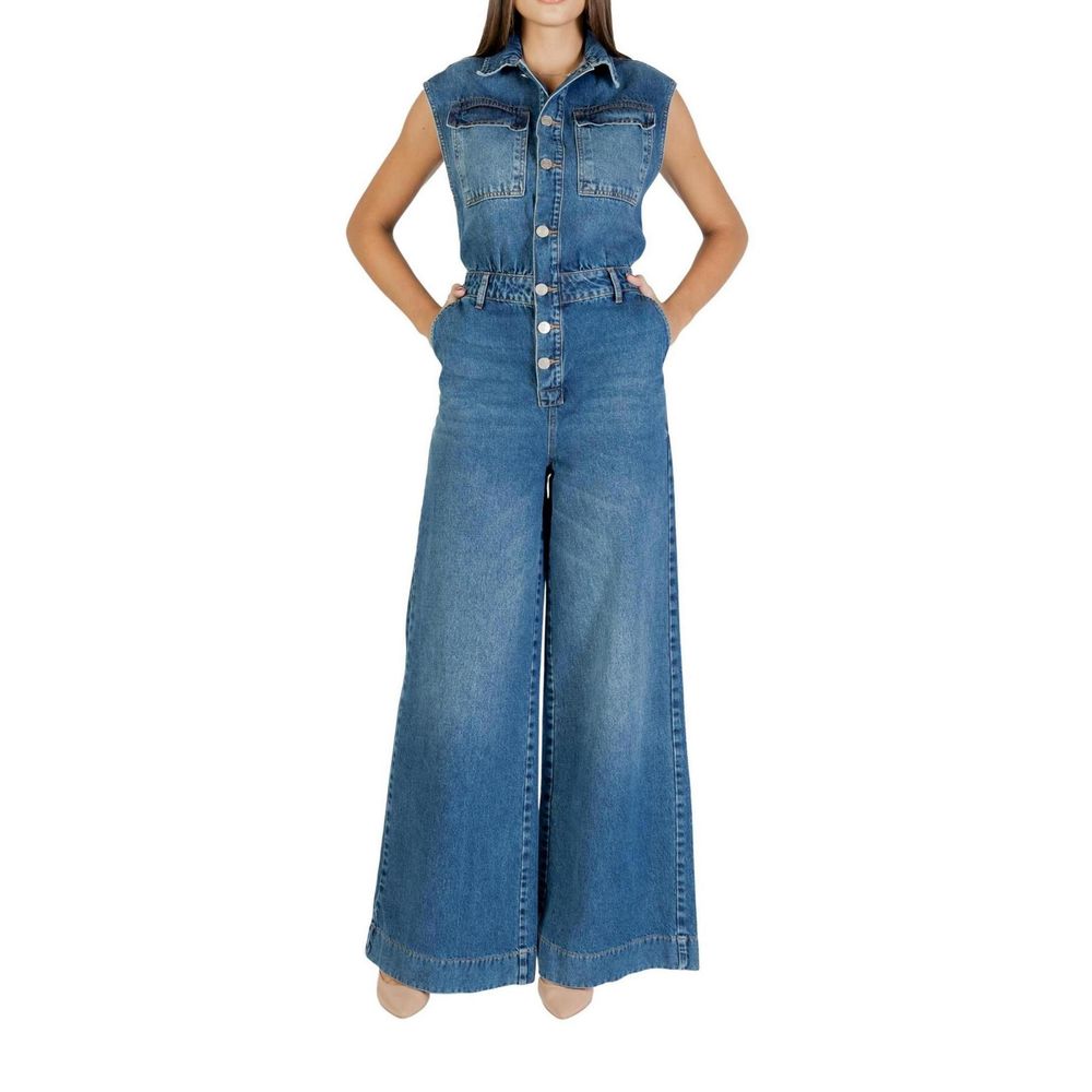 One-Piece by Colcci for women in cotton blue features a trendy silhouette, showcasing a sophisticated and for a trendy finish.