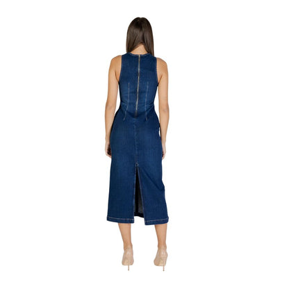 Dress by Colcci for women in stretch cotton blue features an cute silhouette, detailed with a and that elegantly flows into a cute midi long.