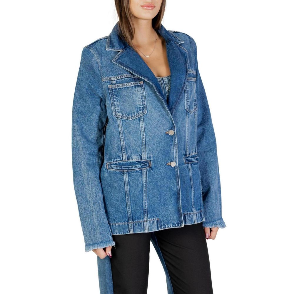 This Blazer by Colcci for women in cotton blue presents a tailored silhouette, meticulously tailored with a tailored and distinctive for a tailored finish.