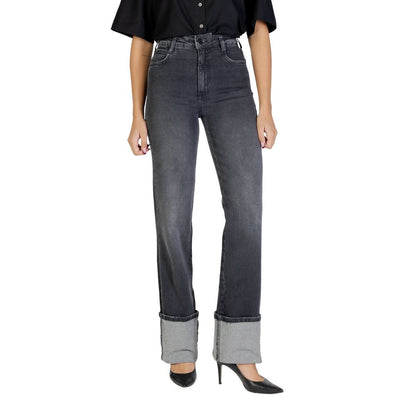 Jeans by Colcci for women in stretch denim cotton black features an sartorial skinny, wide & slim and long with a high rise cut for a sartorial finish.