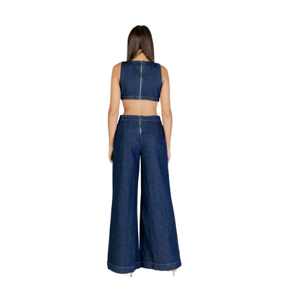 One-Piece by Colcci for women in cotton blue presents a mesmerising silhouette, showcasing a sophisticated and for a truly mesmerising finish.