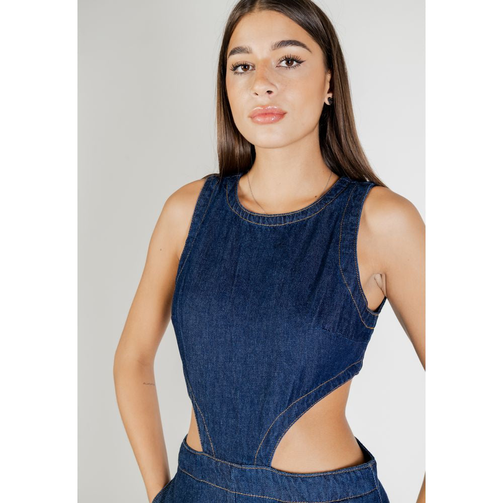 One-Piece by Colcci for women in cotton blue features a alluring silhouette, artfully detailed with a alluring and for a truly alluring finish.