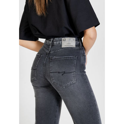 Jeans by Colcci for women in stretch denim cotton black features a refined silhouette with a refined skinny, wide & slim, defined by a high rise and a refined long for a refined finish.