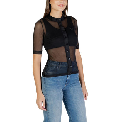Shirt by Colcci for women in stretch polyester black & transparent showcases a sublime silhouette, artfully detailed with a sublime mandarin neckline and for a sophisticated, sublime finish.