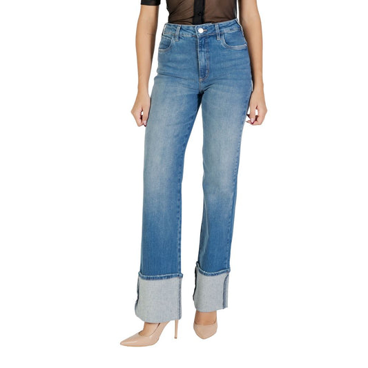 Jeans by Colcci for women in stretch denim cotton blue features an sartorial flared, bootcut & wide and long with a high rise cut for a sartorial finish.