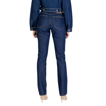 Jeans by Colcci for women in denim cotton blue presents a tailored silhouette, showcasing a tailored skinny & slim and long cut with a refined high rise for a truly tailored aesthetic.