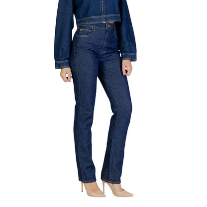 Jeans by Colcci for women in denim cotton blue features an refined tailoring silhouette, showcasing a premium skinny & slim with a high rise and long cut for a refined tailoring look.