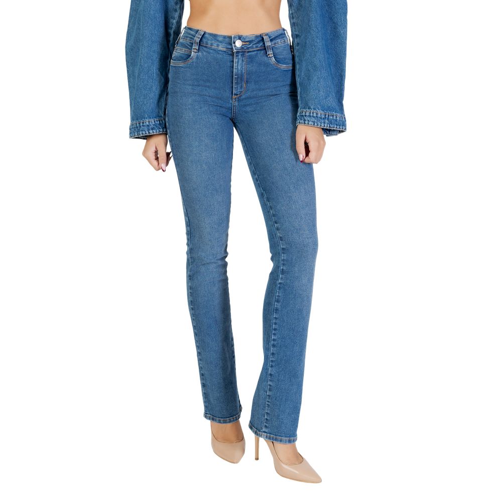 Jeans by Colcci for women in stretch denim cotton blue features an refined tailoring silhouette, showcasing a premium skinny with a high rise and long cut for a refined tailoring look.