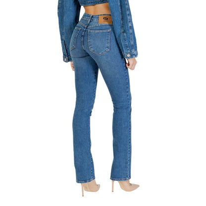 Jeans by Colcci for women in stretch denim cotton blue features a polished silhouette with a polished skinny, reaching a polished long and finished with a polished high rise.