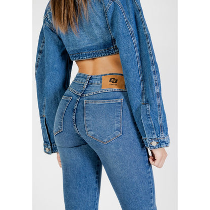 Jeans by Colcci for women in stretch denim cotton blue features a polished silhouette with a polished skinny, reaching a polished long and finished with a polished high rise.