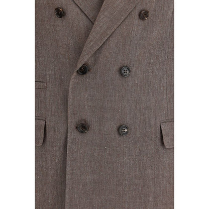 This Blazer by Brunello Cucinelli for men in linen & wool brown, burgundy & natural presents a tailored silhouette, meticulously tailored with a tailored and distinctive for a tailored finish.