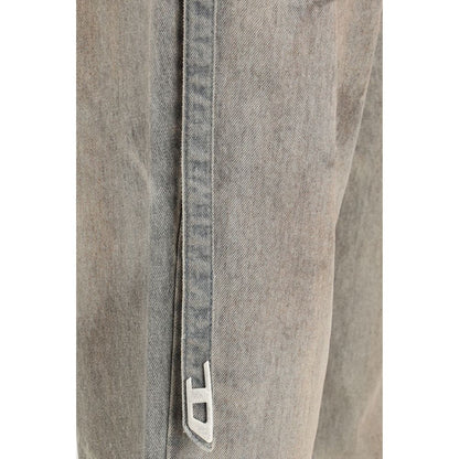 Jeans by Diesel for women in denim cotton gray features an refined tailoring silhouette, showcasing a premium regular-fit & slim with a high rise and long cut for a refined tailoring look.