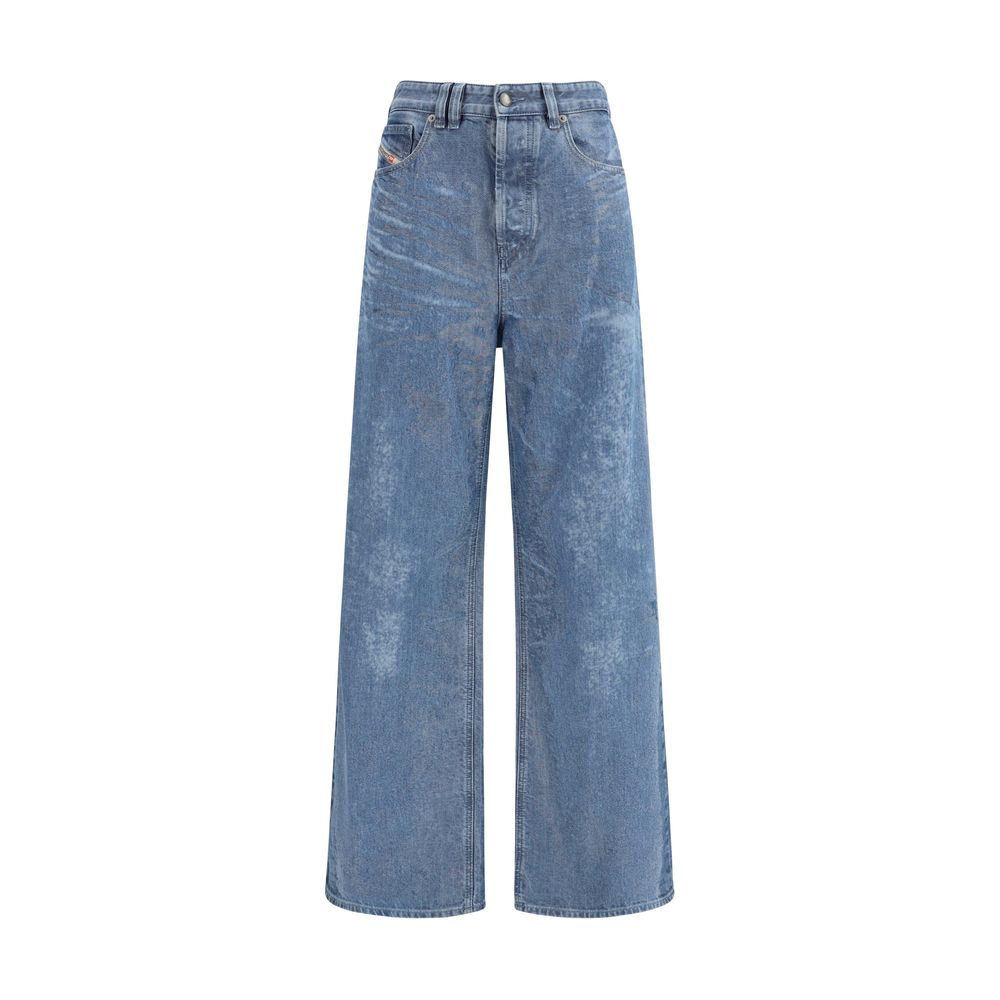 Jeans by Diesel for women in denim cotton blue & striped features an sophisticated low rise and relaxed-fit, regular-fit, wide & oversized with a precise long, creating a sophisticated and sophisticated silhouette.