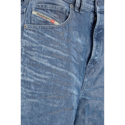 Jeans by Diesel for women in denim cotton blue & striped presents a refined pantology silhouette, artfully defined by a refined pantology relaxed-fit, regular-fit, wide & oversized, long, and a sophisticated low rise.