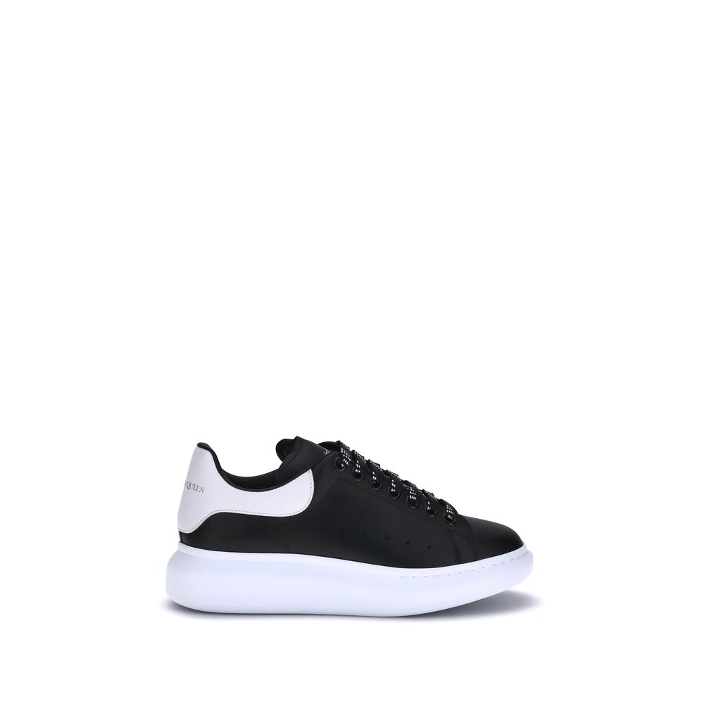 Sneakers by Alexander McQueen for men in bos taurus calf leather black features an versatile design from the Men's Fashion Bos Taurus Calf Leather Sneakers collection, highlighting a versatile fashion style for a premium, high-fashion look.