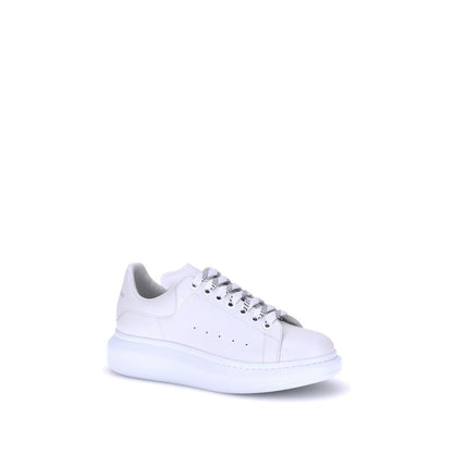 Sneakers by Alexander McQueen for men in bos taurus calf leather white features an fashionable silhouette, showcasing the premium Men's Fashion Bos Taurus Calf Leather Sneakers in a fashionable fashion style that offers a fashionable finish for refined style.