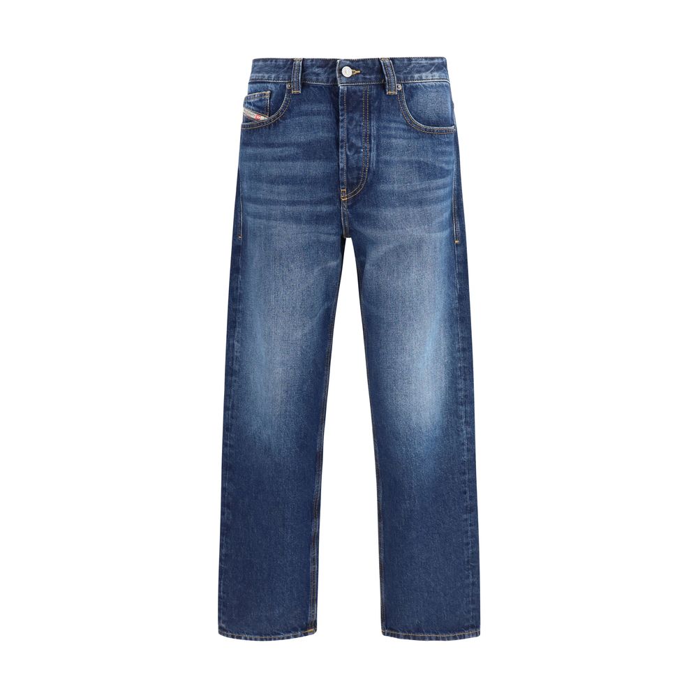 Jeans by Diesel for men in denim cotton blue presents a refined pantology silhouette, artfully defined by a refined pantology tapered-leg & regular-fit, long, and a sophisticated mid rise.